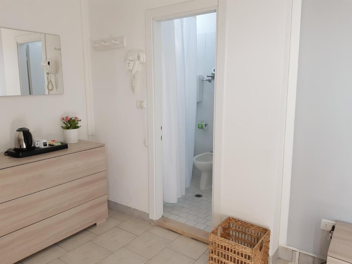Hotel Mara Римини Екстериор снимка