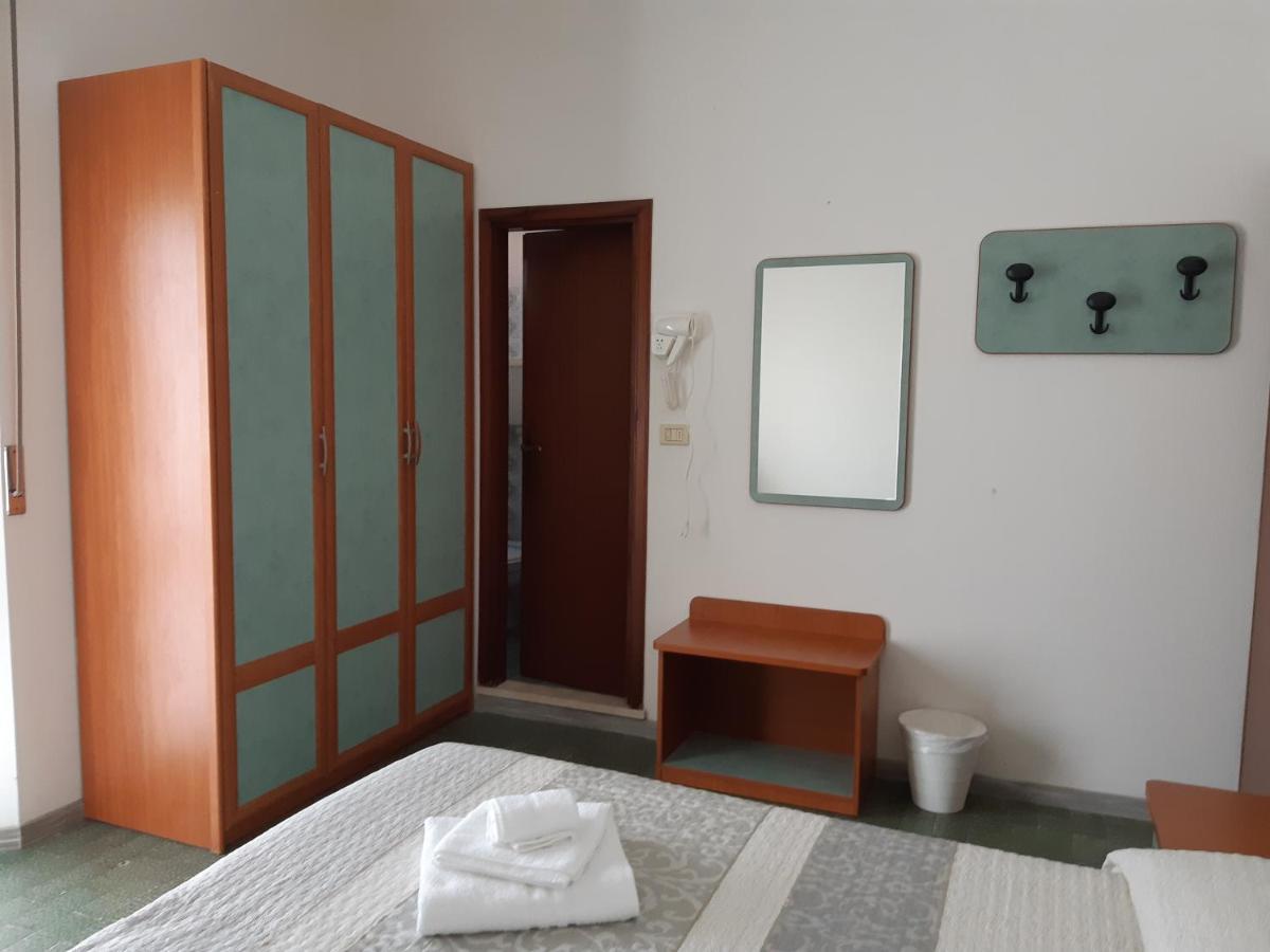 Hotel Mara Римини Екстериор снимка