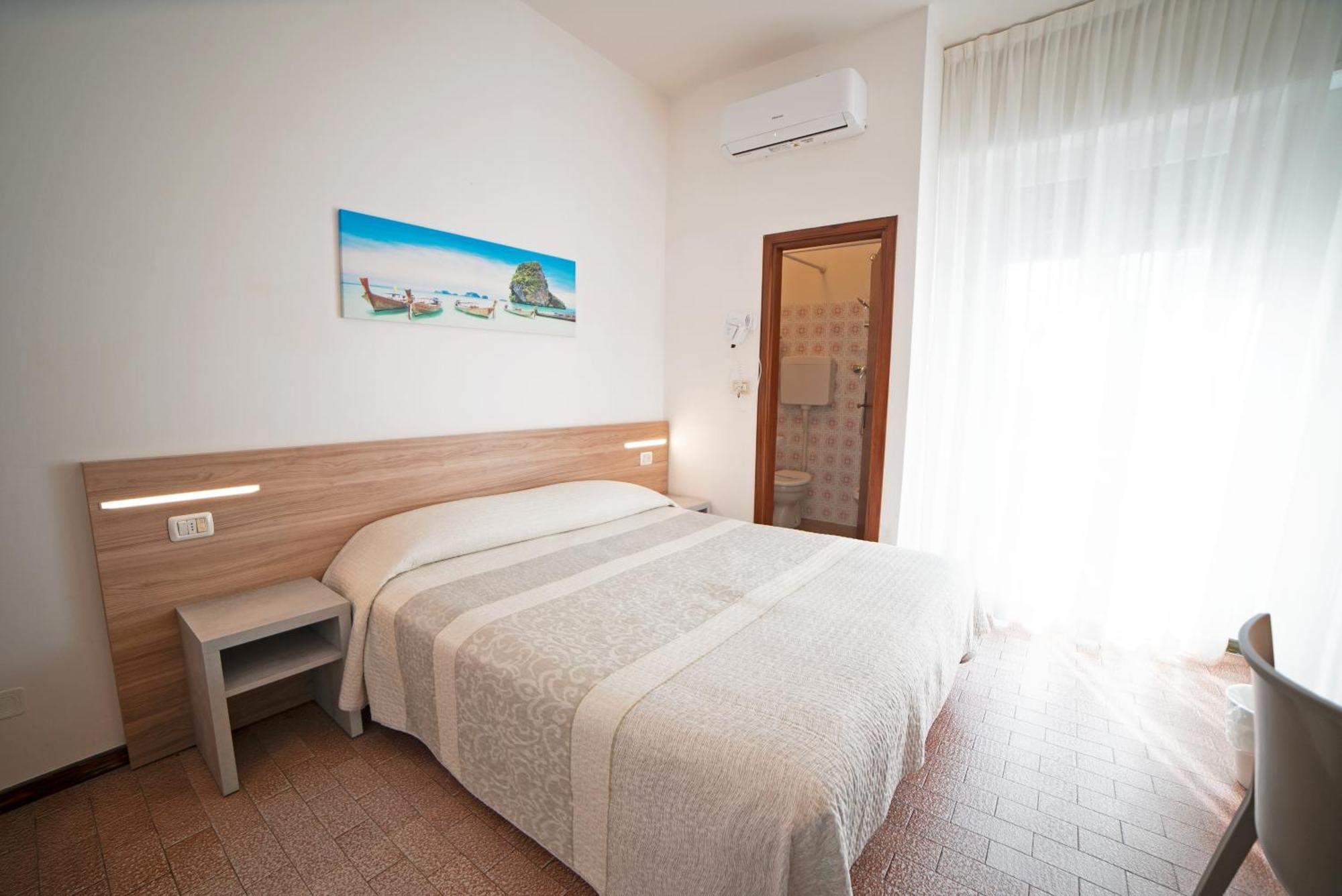 Hotel Mara Римини Екстериор снимка