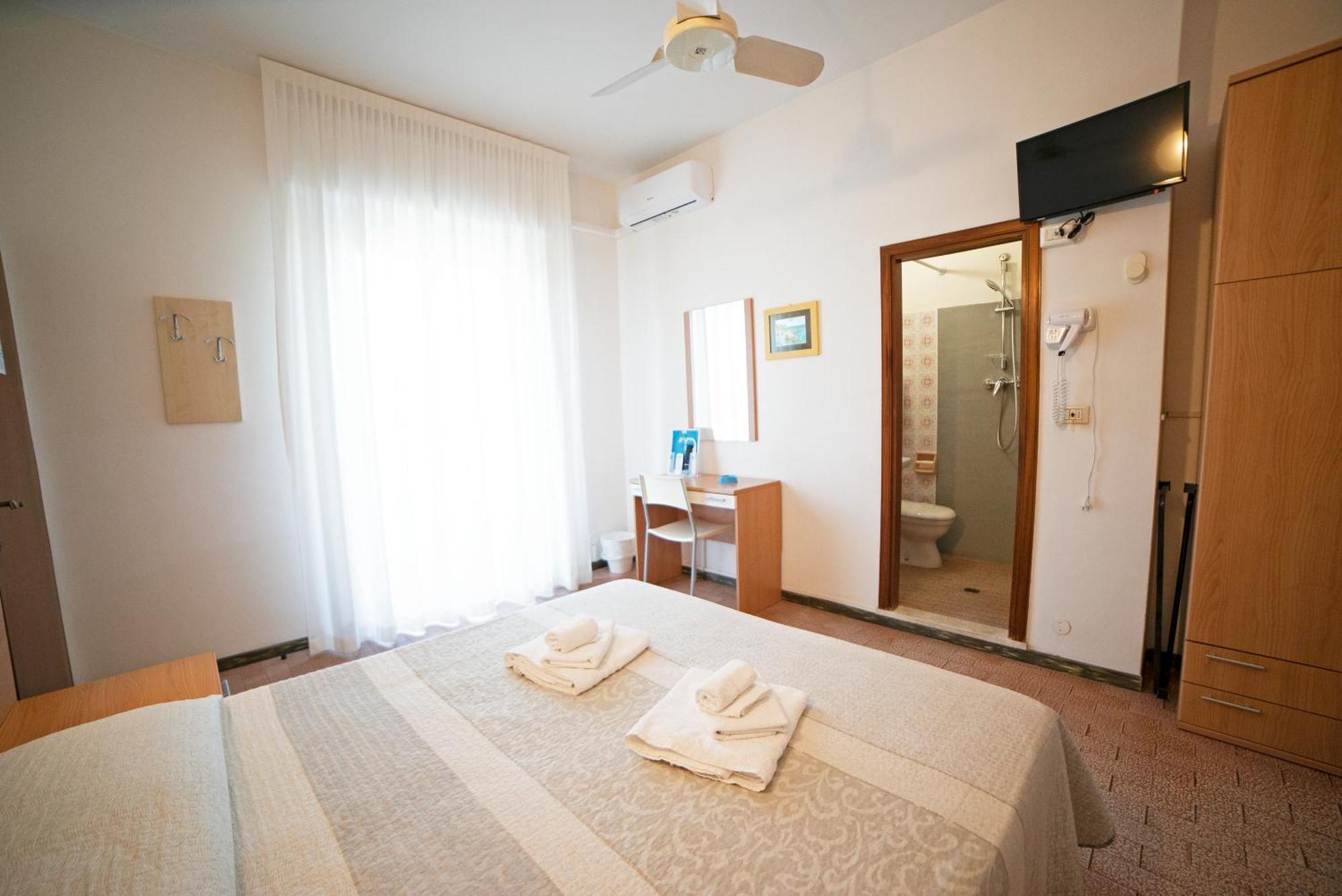 Hotel Mara Римини Екстериор снимка