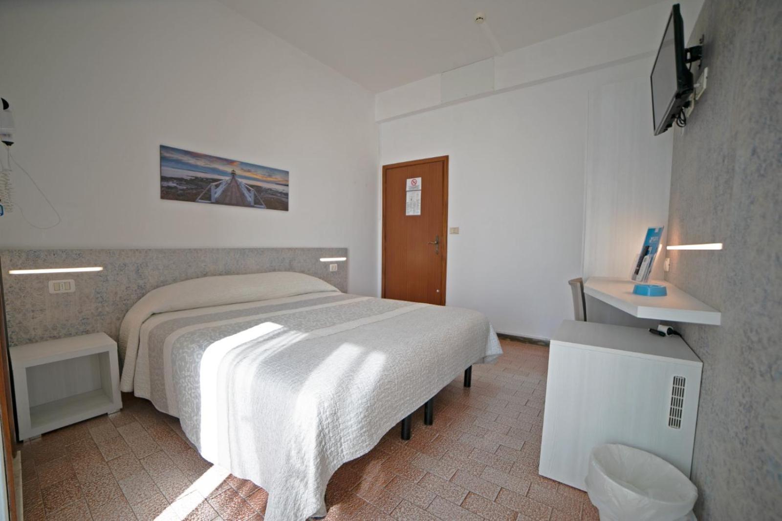 Hotel Mara Римини Екстериор снимка