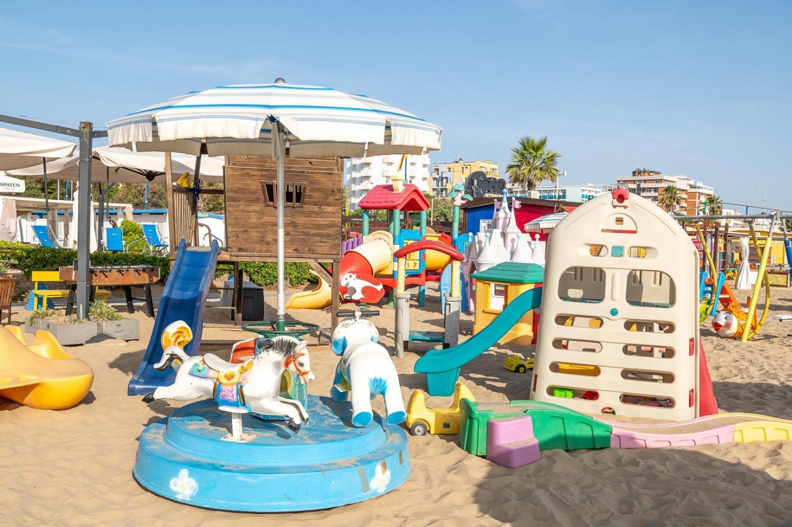 Hotel Mara Римини Екстериор снимка