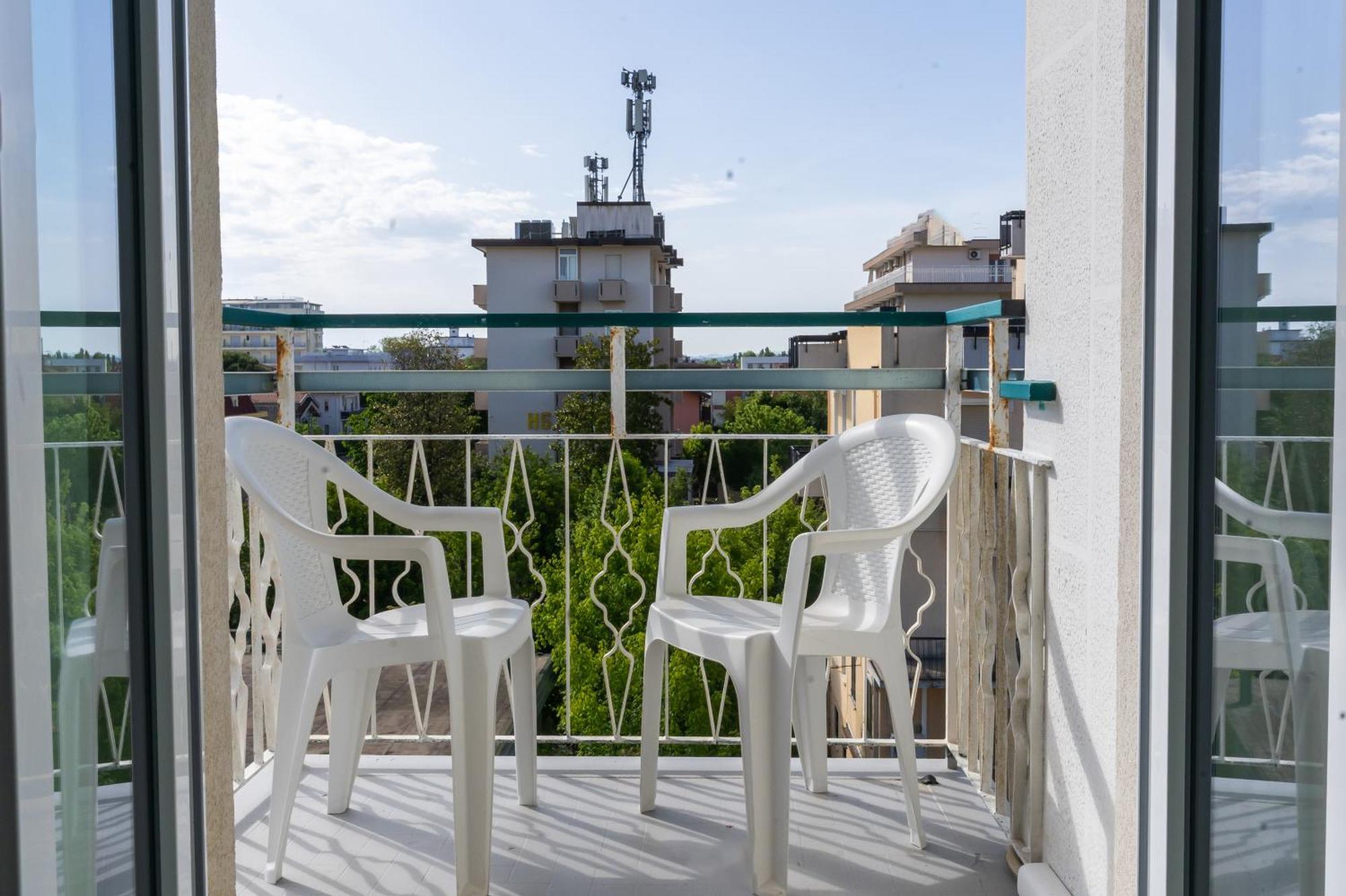 Hotel Mara Римини Екстериор снимка