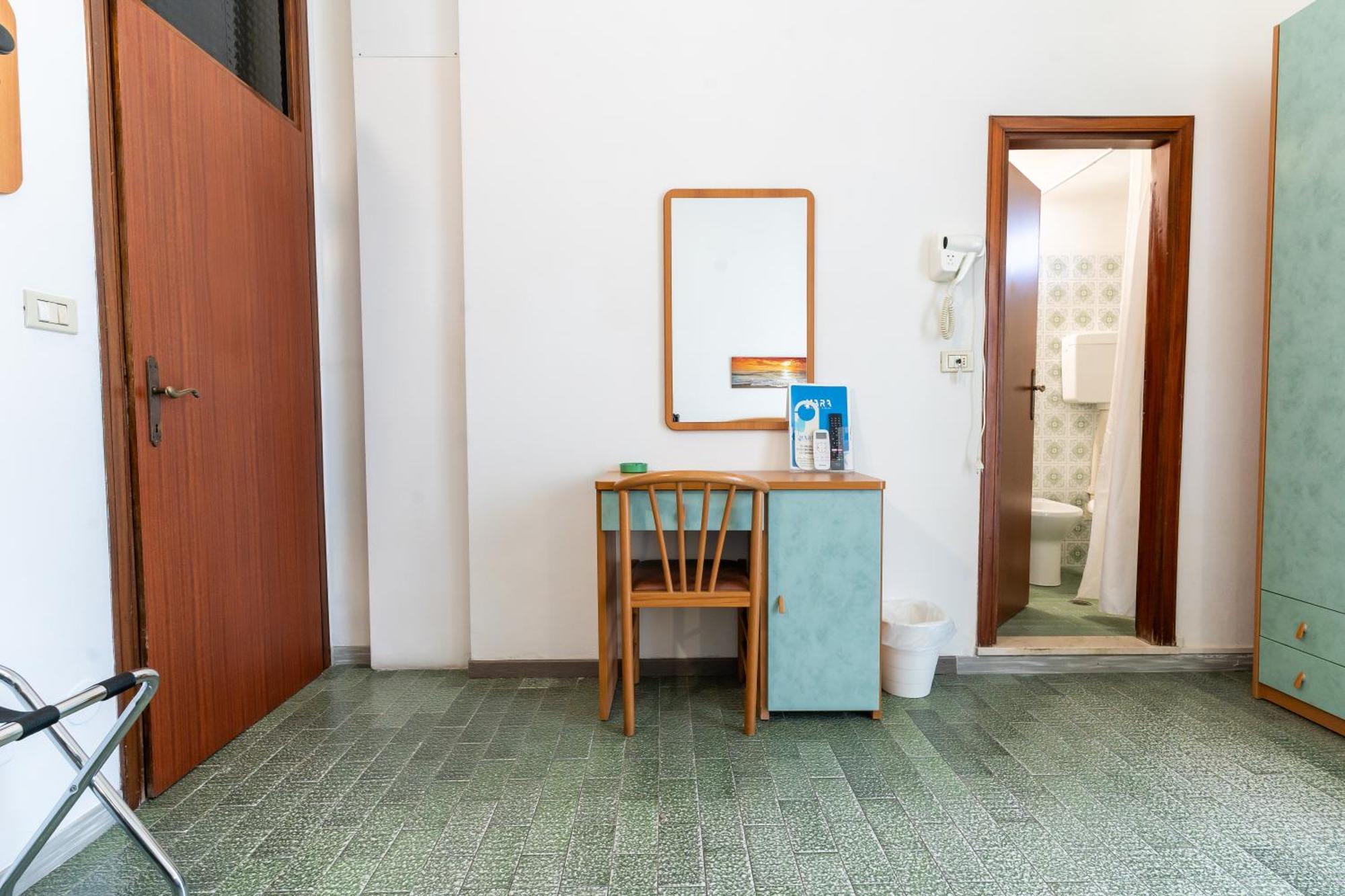 Hotel Mara Римини Екстериор снимка