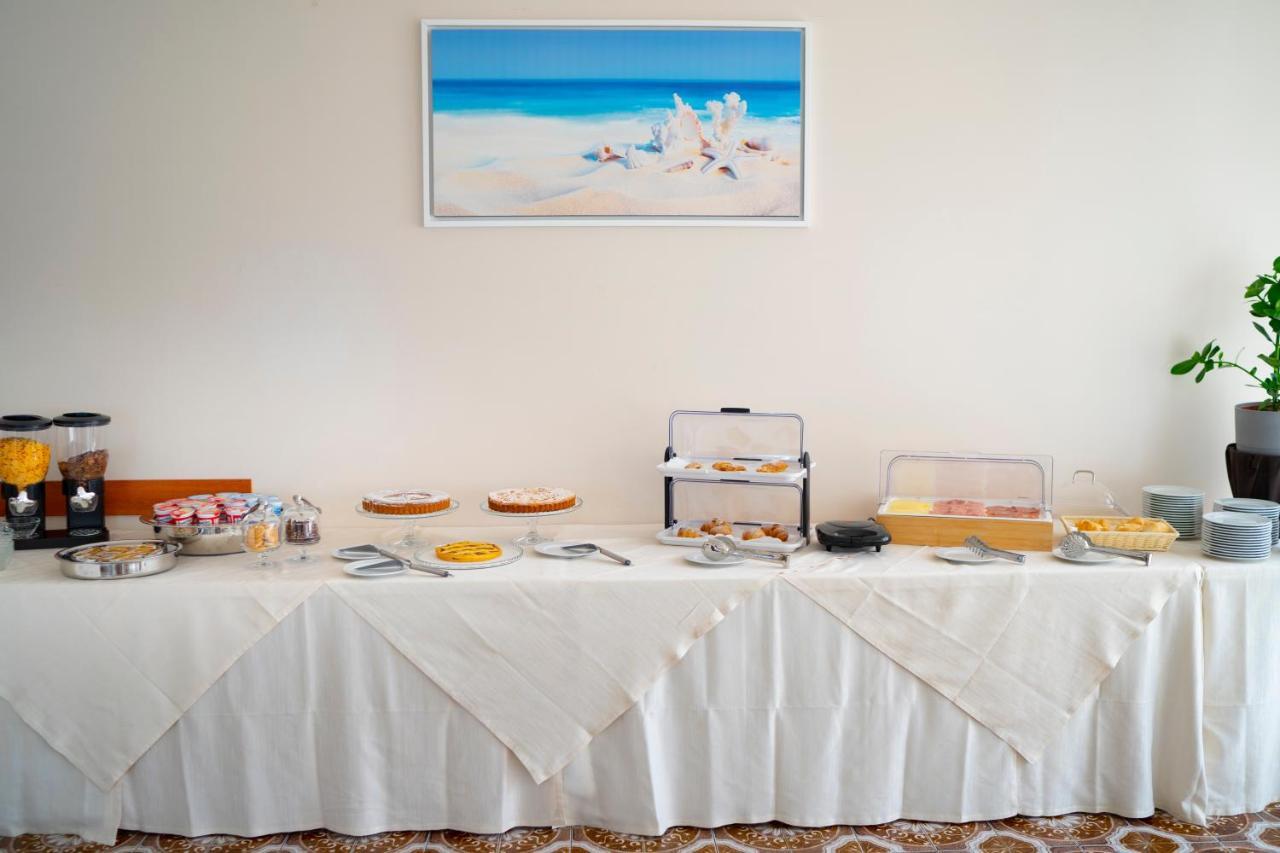 Hotel Mara Римини Екстериор снимка
