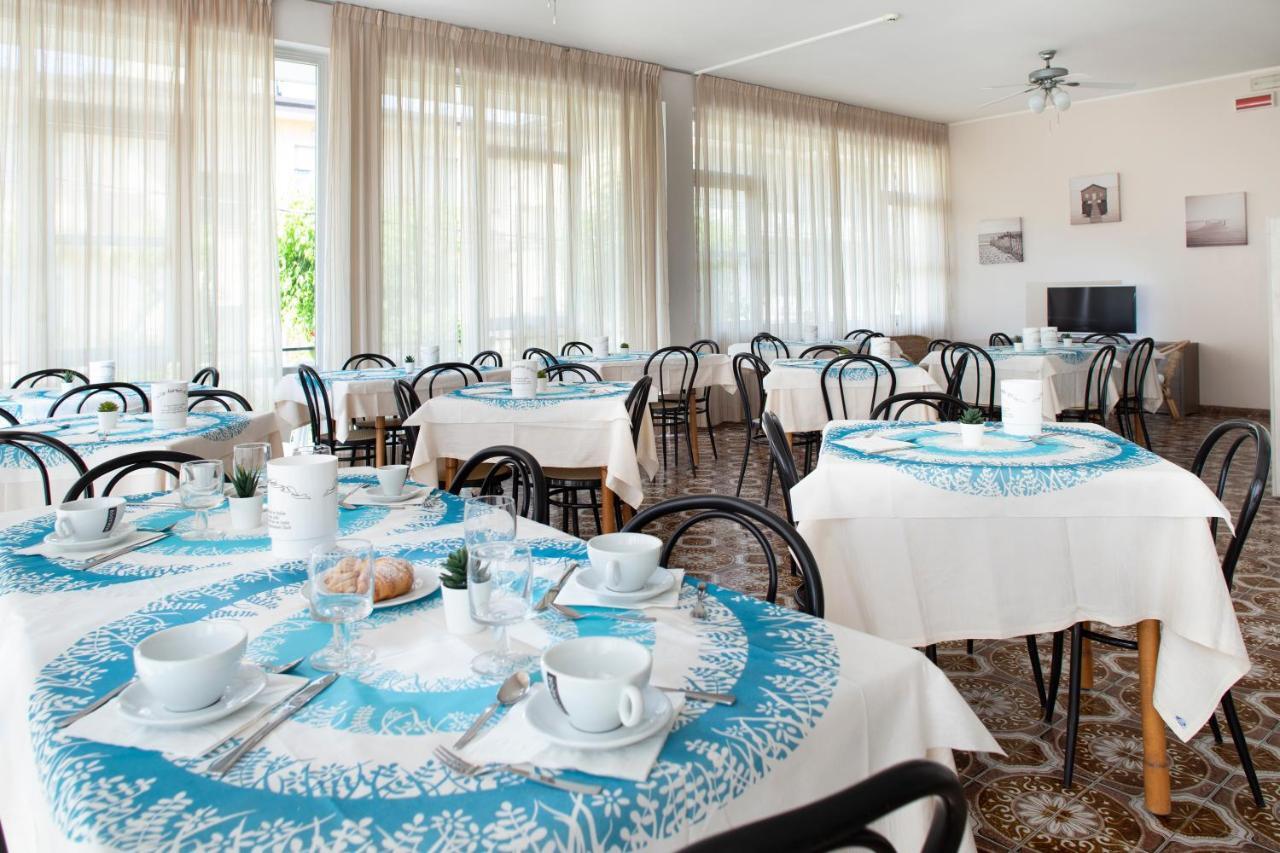 Hotel Mara Римини Екстериор снимка